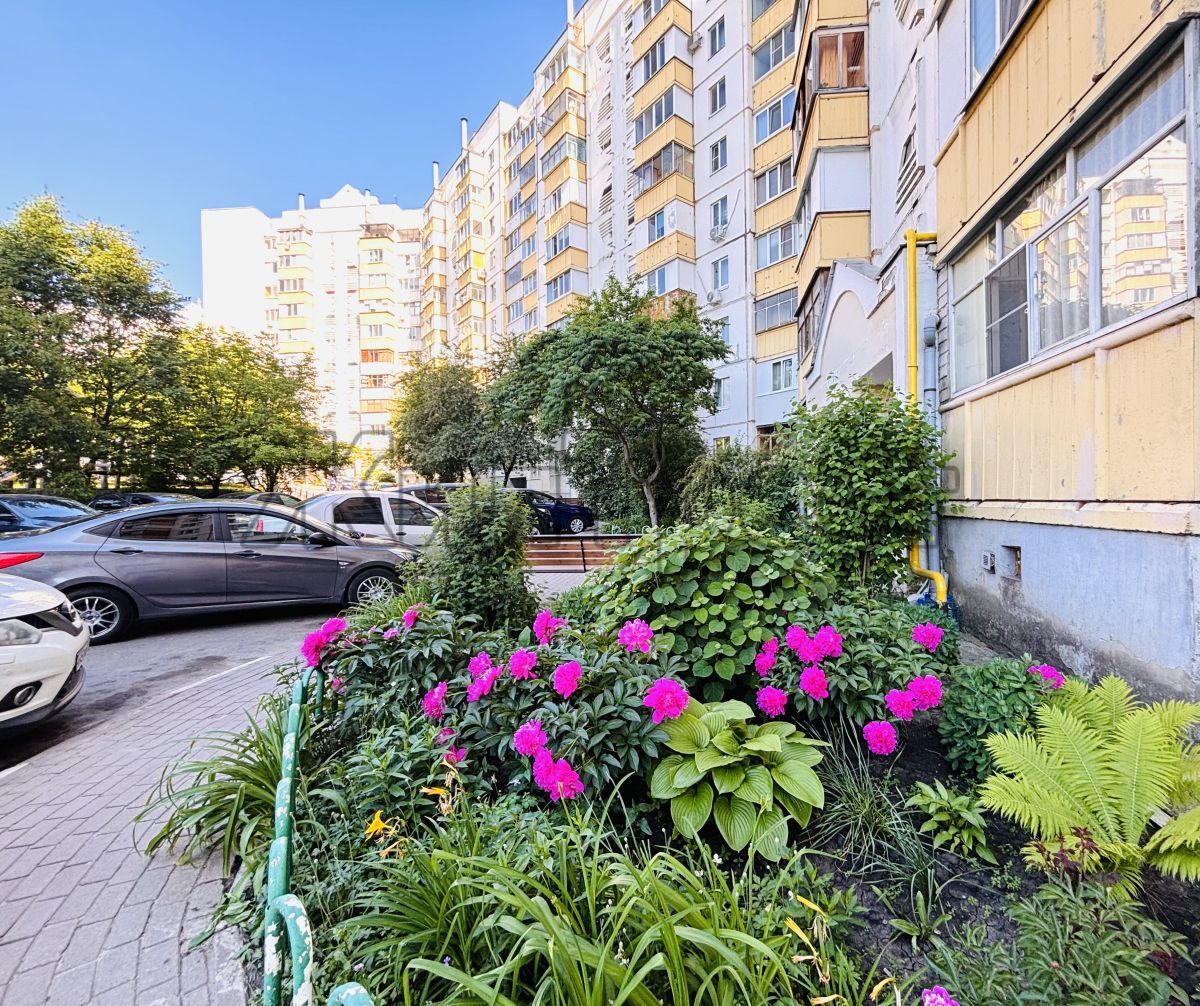 Белгород, Есенина ул, 42